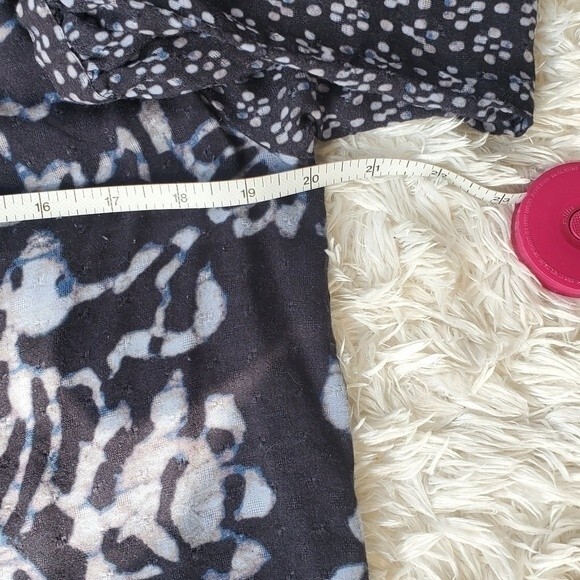 Womens Lucky Brand Boho Floral Navy Blue Blouse size large - Picture 11 of 12